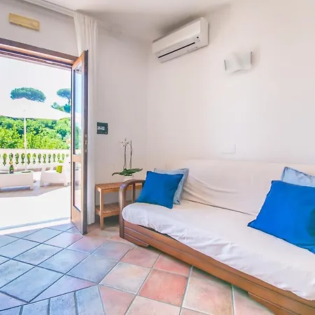 לינה וארוחת בוקר Costanza Sorrento 4*