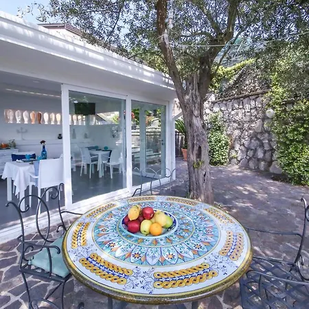 Costanza Sorrento לינה וארוחת בוקר 4*