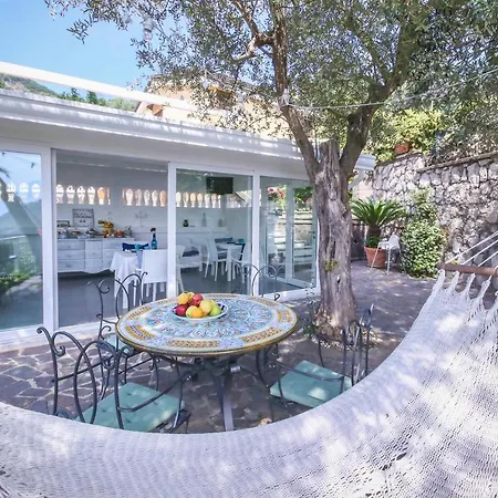 Costanza Sorrento לינה וארוחת בוקר 4*