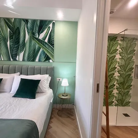 לינה וארוחת בוקר Costanza Sorrento 4*