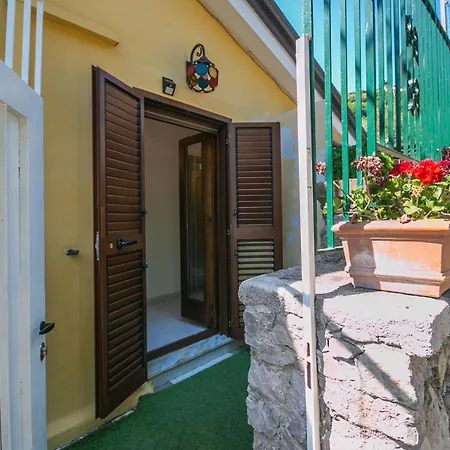Alojamento de Acomodação e Pequeno-almoço Costanza Sorrento 4*